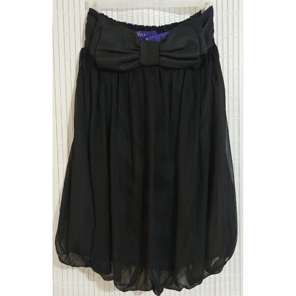 Miley Cyrus Strapless Top For Women Size Medium Color Black Top with Bow - Picture 1 of 10